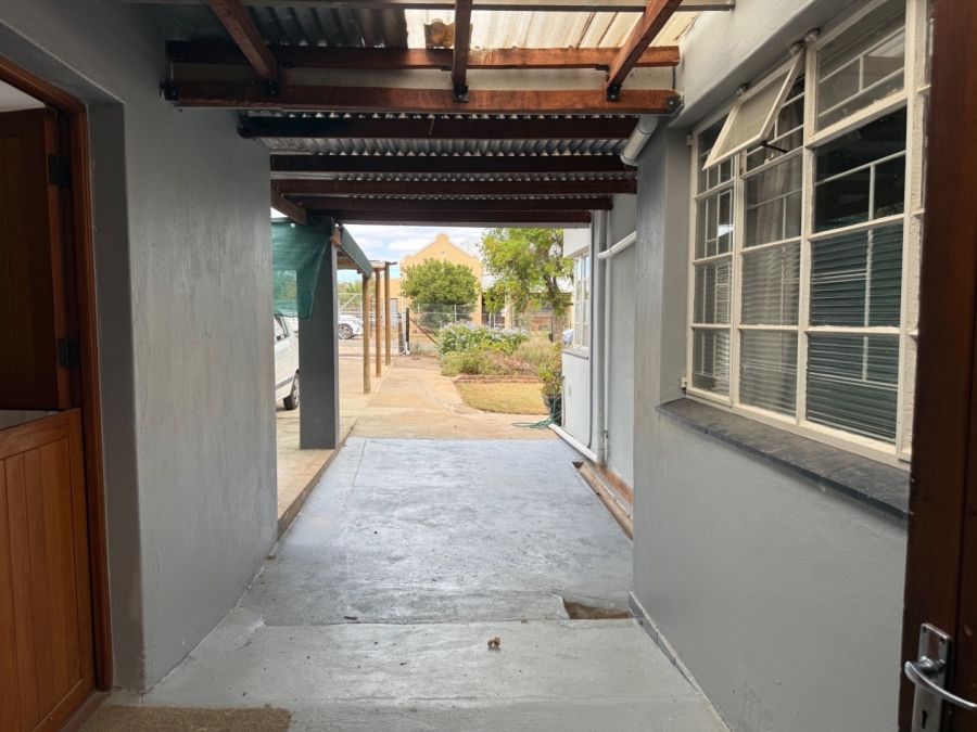 5 Bedroom Property for Sale in Ladismith Western Cape